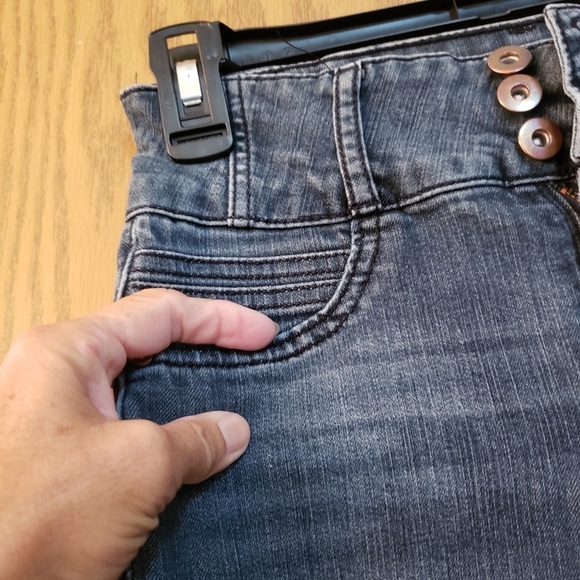 Cute skinny jeans/jeggings, distressed, holes, 3 button closure. Great Shape. - Picture 5 of 9